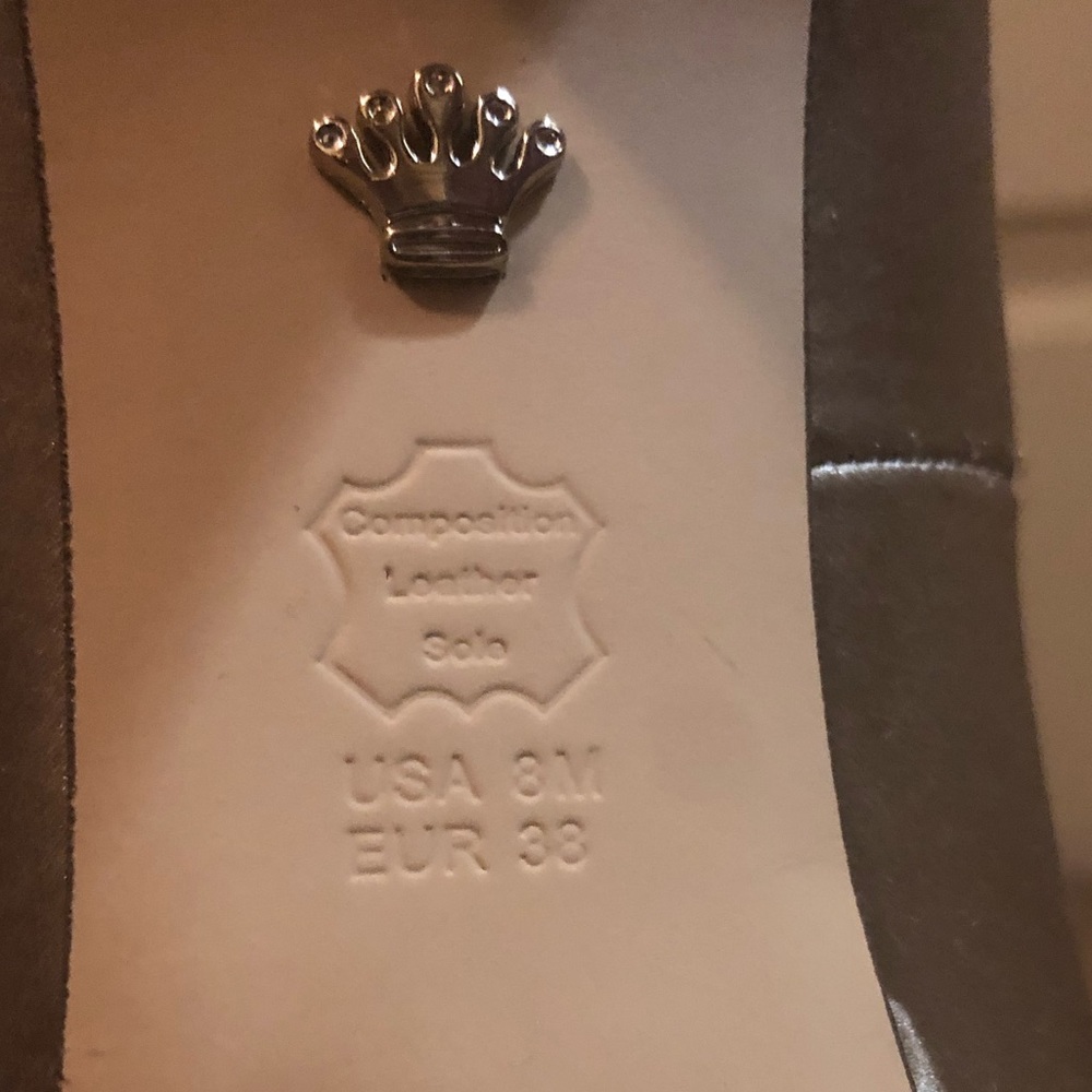 Gold heels - Picture 3 of 3